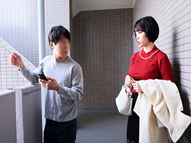 嫌味な隣人妻が夫に内緒でデリヘルバイト 日頃の仕返しに生本番、羞恥露出を強要してネチネチ苛めてたらエロすぎる反撃にあった 朝日りん サンプル動画サムネイル