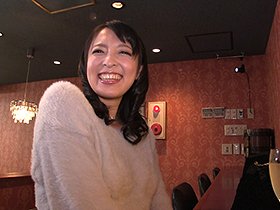 BARで出会った色白巨乳妻にお酒と媚薬を飲ませたらとんでもなく淫乱ビッチ女ができちゃいました! しかも生中出し乱交交尾でガンギまっちゃって(^^ゞ サンプル動画サムネイル