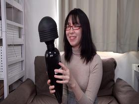 ふにゃふにゃ笑顔のメガネおねえさん イク時は下品メス顔!絶倫デカチンで何回もイカされ、ヨダレ垂らして白目剥きアヘ堕ち サンプル動画サムネイル