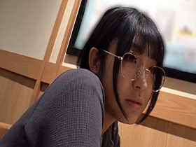 社長令嬢からの転落！経験人数１人借金３００万大学中退無職家無し地味ダサGカップ巨乳めがね娘。食料、寝床と引き換えに中出しされる天然メスマグロ　サンプル画像03