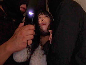 一人暮らしの美女が鬼畜犯罪集団に狙われる自宅押込み中出しレ〇プ 横宮七海 サンプル動画サムネイル