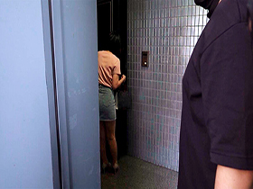 一人暮らしの美女が鬼畜犯罪集団に狙われる自宅押込み中出しレ〇プ 市川りく サンプル動画サムネイル