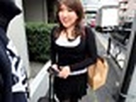 帰る場所が無い!優しさに飢えた家出中の人妻を口説いてナマでヤっちゃいました サンプル動画サムネイル