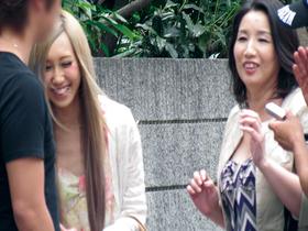 美人親子は欲求不満！母娘ナンパ4時間　サンプル画像03