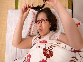 合算12発抜き!!親の再婚でできた義姉は喪女!だらしないのにエロすぎた無防備巨乳な姉に杭打ち中出しされた僕…南天音 サンプル動画サムネイル