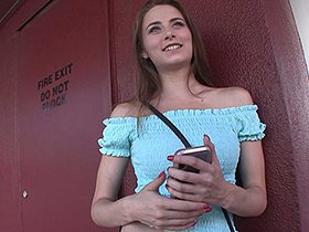 ロスでナンパした迷子のロシアハーフ女子大生がお酒を飲むとやりたいモード全開だったのでありがたく生中出しSEX カイラー(21歳) サンプル動画サムネイル