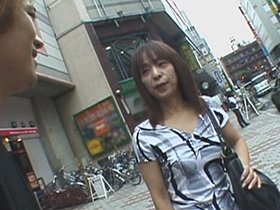 街中で見かける生活感漂う人妻のおマ○コに挿入! オバさんナンパ4時間 サンプル動画サムネイル