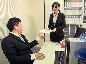 ゲス不倫!人妻とハメながら電話させたら、旦那の声を聞いて興奮したのか膣の感度が抜群に上がり、だいしゅきホールドのまま中出ししたった! サンプル動画サムネイル