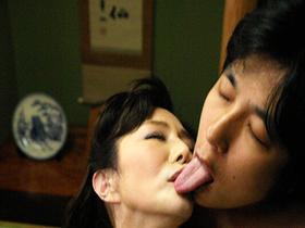 完熟還暦熟女！垂れ肉激震騎乗位4時間3　サンプル画像08