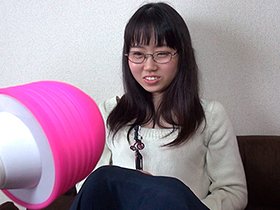 ホラー映画大好きなむっつり女子大生 下ネタに照れまくる純情女子が愛撫と巨根でじっとり堕ちていく! サンプル動画サムネイル