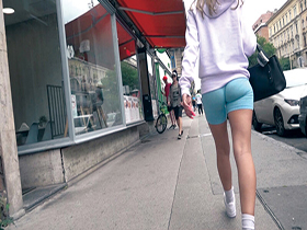 ハンガリーで素人女性をナンパしまくりやっとGETした清楚で笑顔のカワイイ金髪ちゃんは付き合い始めたばかりの彼氏とのデートに向かう途中だった・・・ めっちゃ生真面目でガードが固いのでマッサージで心と体をほぐしてアソコもほぐし彼氏よりも先に強行種付け生中出ししちゃった!w サンプル動画サムネイル