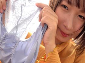 ムッツリスケベな素人娘限定！！男のフル勃起したチ●ポを10分間見せつけられ、パンティを濡らさなかったら賞金！ただし少しでも染みが付いてたら中出しSEX罰ゲーム！！　サンプル画像04